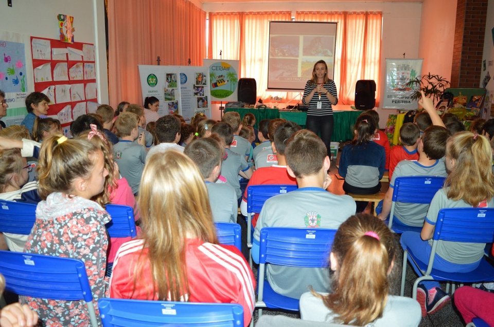 Educação ambiental e formação de novos leitores com os programas da FALB