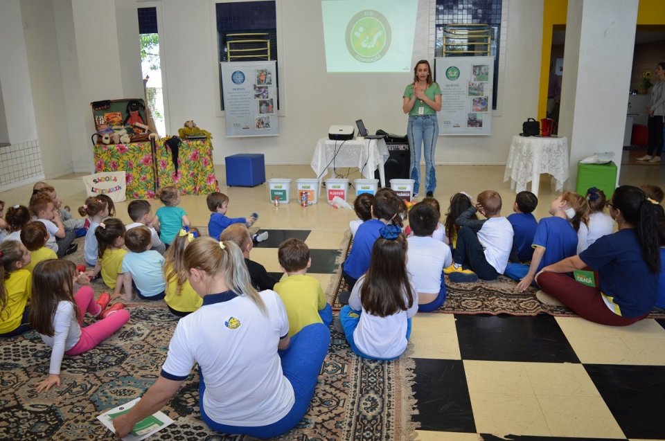 Educação ambiental e formação de novos leitores com os programas da FALB