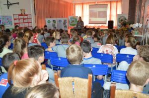 Educação ambiental e formação de novos leitores com os programas da FALB