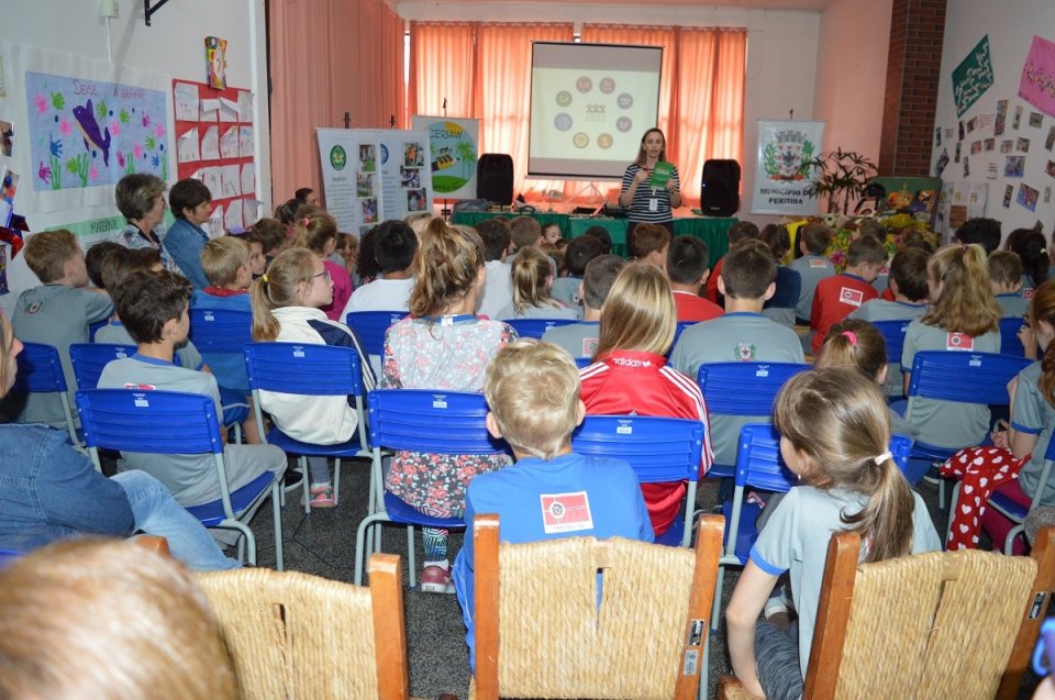 Educação ambiental e formação de novos leitores com os programas da FALB