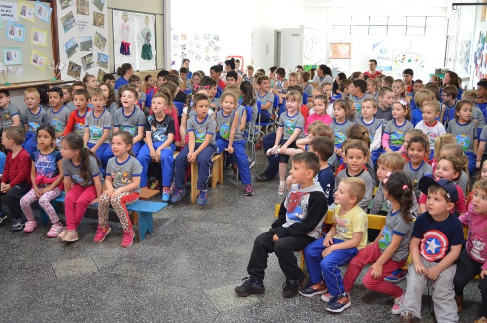 Educação ambiental e formação de novos leitores com os programas da FALB