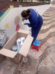 Voluntários dão vida à praça Bernadete Roman em Chapecó (SC)