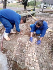Voluntários dão vida à praça Bernadete Roman em Chapecó (SC)