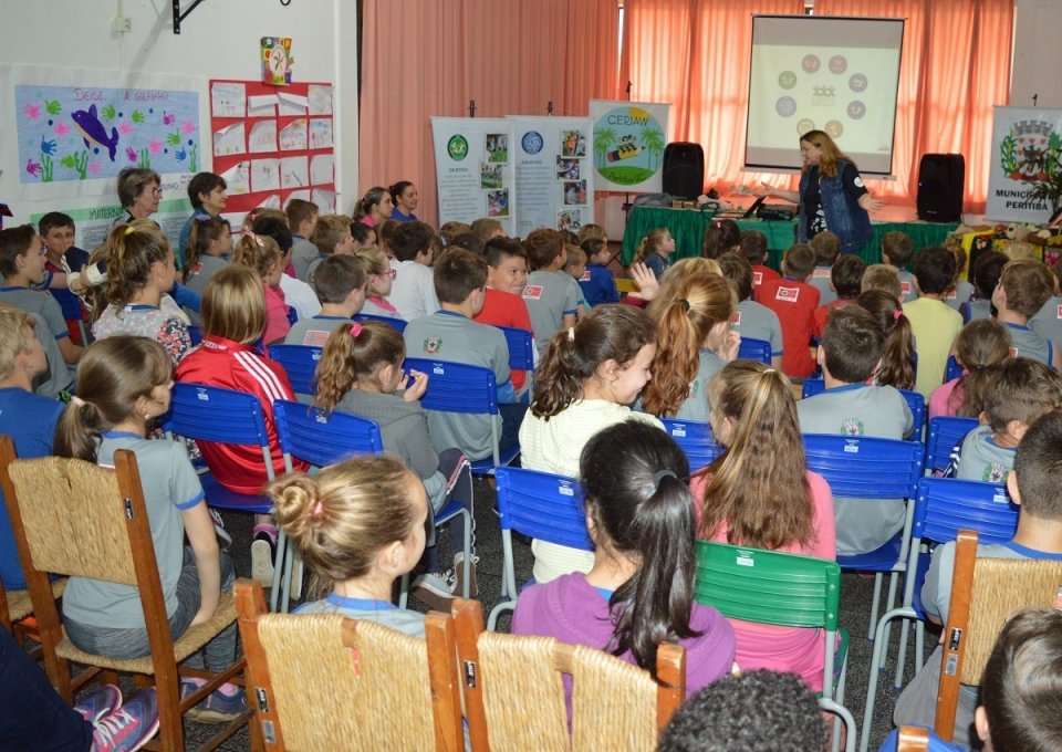 Educação ambiental e formação de novos leitores com os programas da FALB