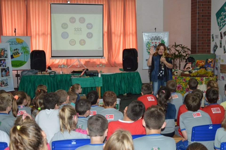 Educação ambiental e formação de novos leitores com os programas da FALB