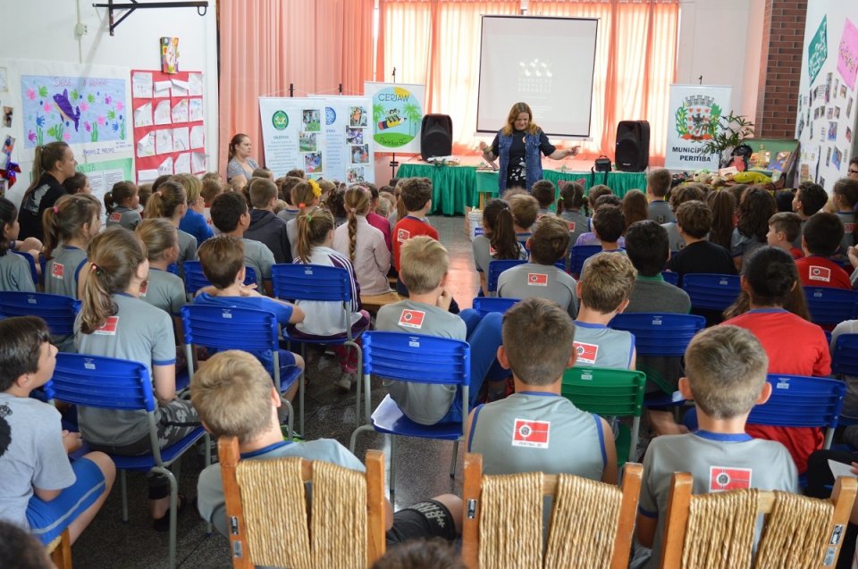 Educação ambiental e formação de novos leitores com os programas da FALB
