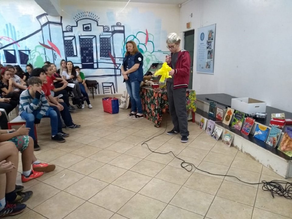 Ouvir e contar histórias estimula a imaginação e incentiva à leitura