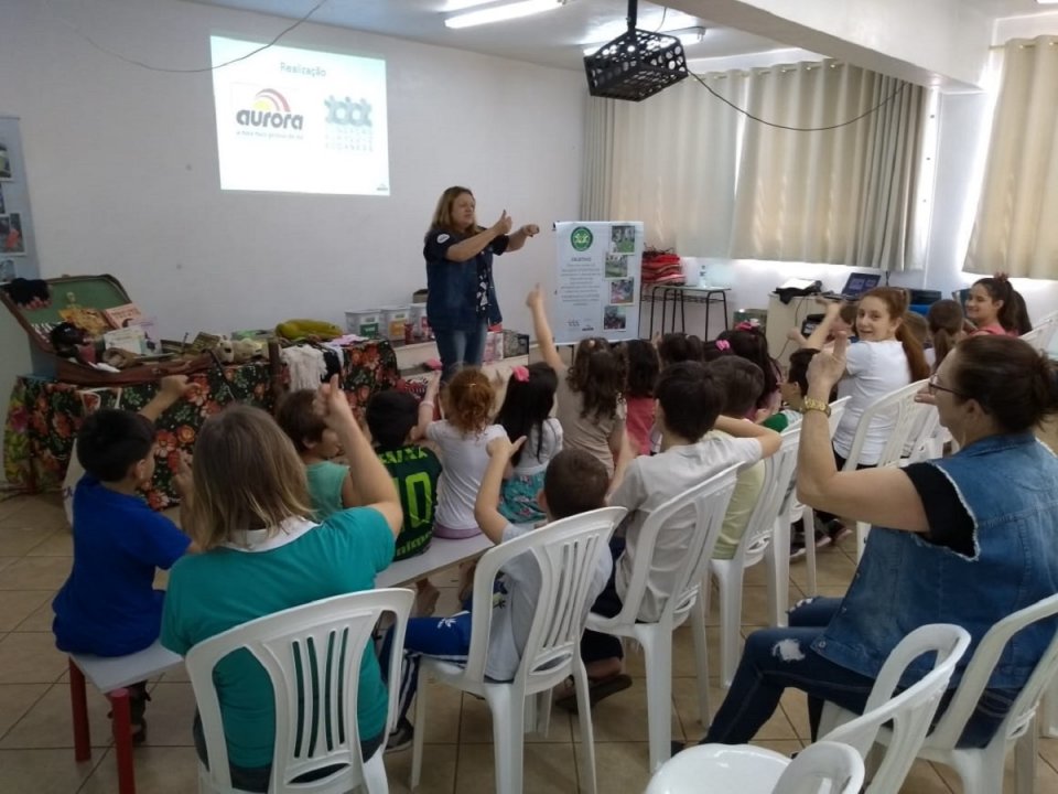 Ouvir e contar histórias estimula a imaginação e incentiva à leitura