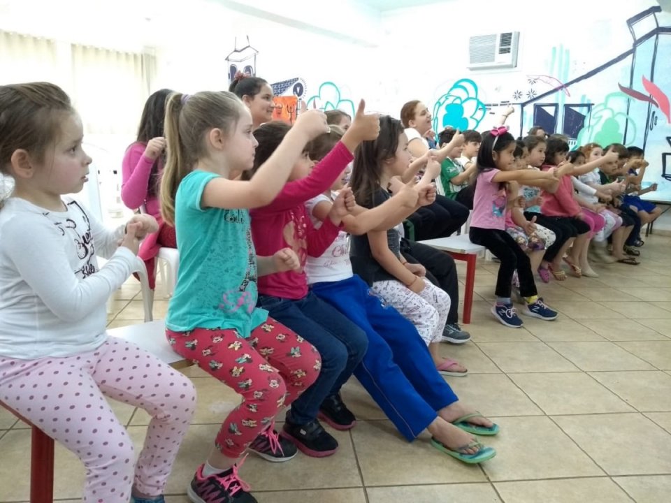 Ouvir e contar histórias estimula a imaginação e incentiva à leitura