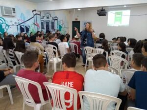 Ouvir e contar histórias estimula a imaginação e incentiva à leitura