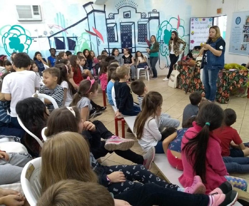 Ouvir e contar histórias estimula a imaginação e incentiva à leitura