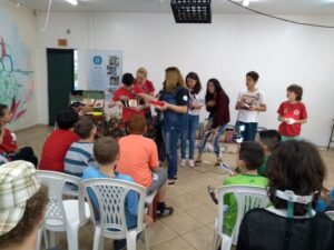 Ouvir e contar histórias estimula a imaginação e incentiva à leitura