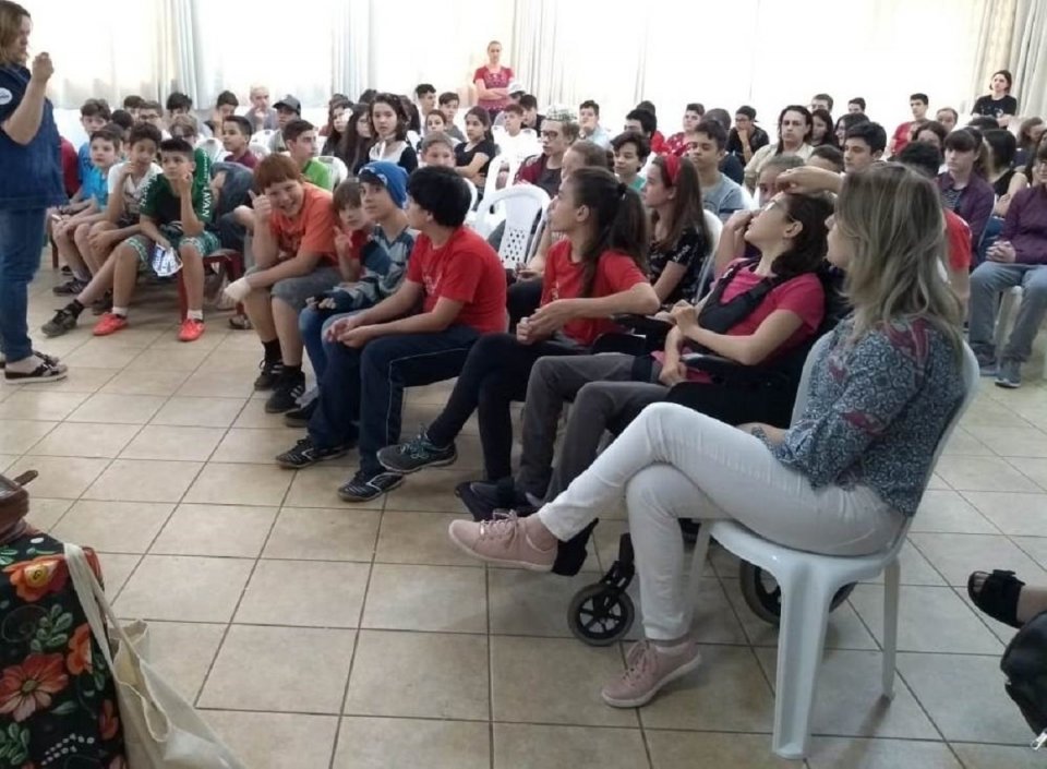 Ouvir e contar histórias estimula a imaginação e incentiva à leitura