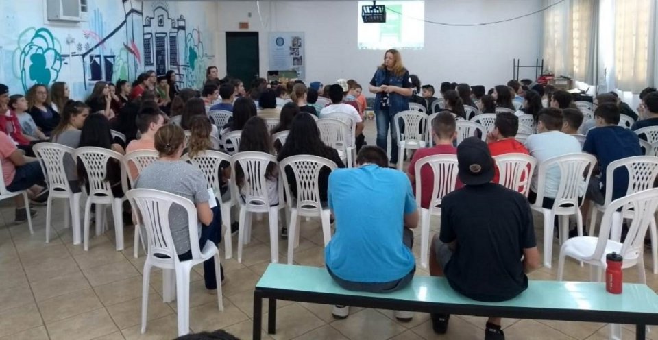 Ouvir e contar histórias estimula a imaginação e incentiva à leitura