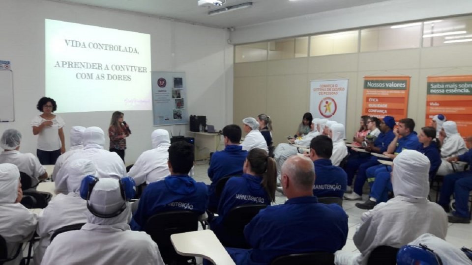 Empregados da Unidade da Aurora em Guatambu (SC) participam de palestra motivacional