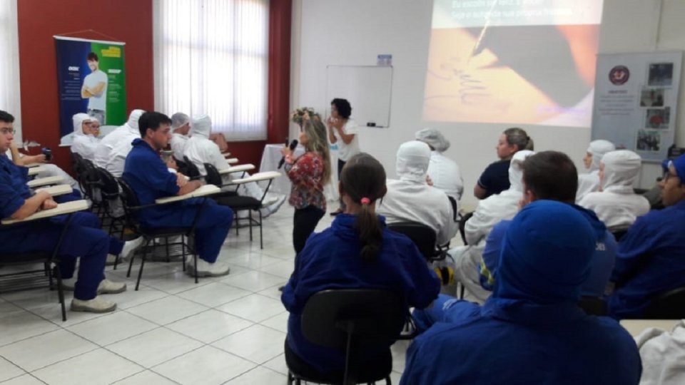 Empregados da Unidade da Aurora em Guatambu (SC) participam de palestra motivacional