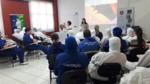 Empregados da Unidade da Aurora em Guatambu (SC) participam de palestra motivacional