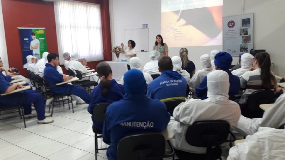 Empregados da Unidade da Aurora em Guatambu (SC) participam de palestra motivacional
