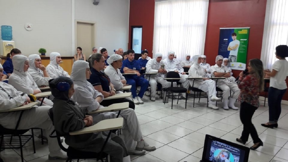 Empregados da Unidade da Aurora em Guatambu (SC) participam de palestra motivacional