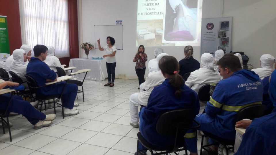 Empregados da Unidade da Aurora em Guatambu (SC) participam de palestra motivacional