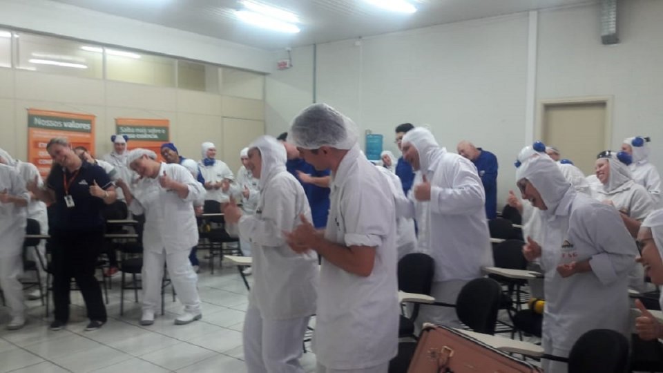Empregados da Unidade da Aurora em Guatambu (SC) participam de palestra motivacional