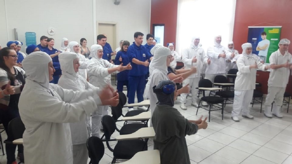 Empregados da Unidade da Aurora em Guatambu (SC) participam de palestra motivacional