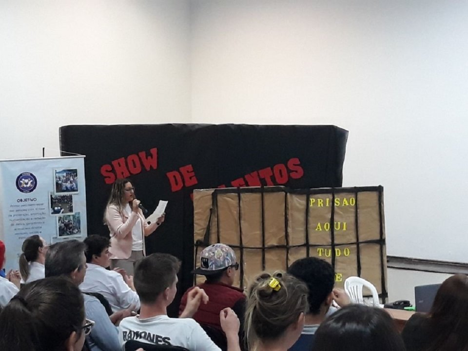 Paródias da Prevenção é marcado por animação e sensibilização na Unidade da Aurora em Chapecó (SC)