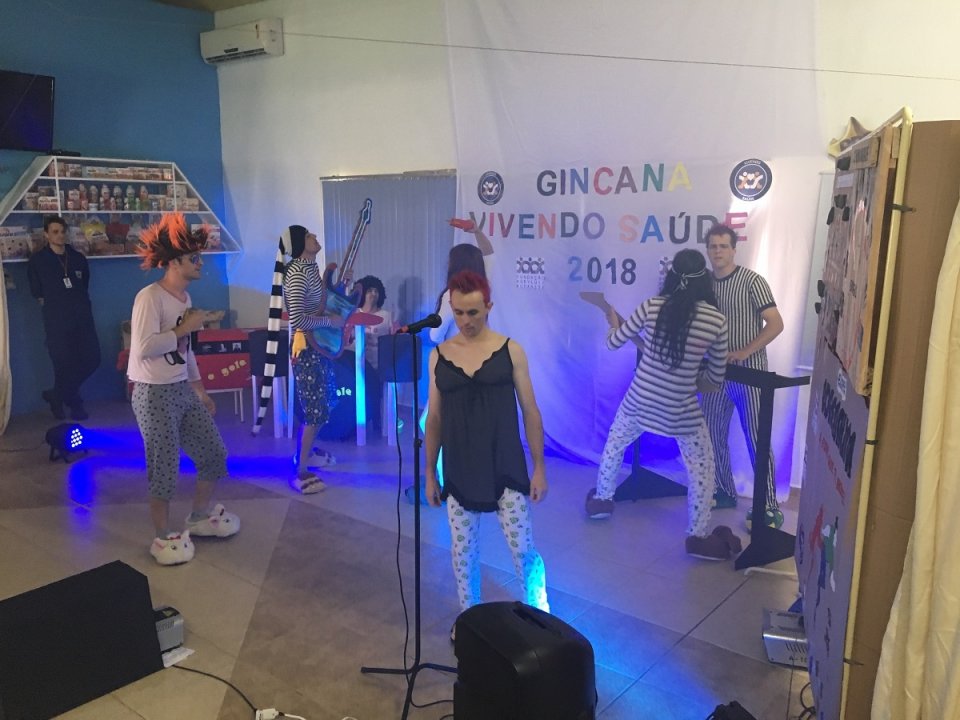 Apresentação de paródias na Unidade da Aurora em Cunha Porã (SC) aborda a prevenção de forma lúdica