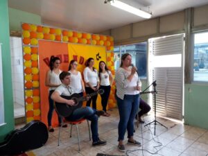 Informação e diversão fizeram parte das Paródias da Prevenção na Indústria da Aurora em Chapecó (SC)