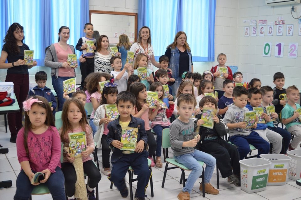 Eco Cooperação marca presença na Semana Nacional do Livro