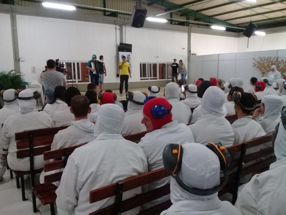 A dedicação foi contagiante nas equipes de “Paródias” na Unidade da Aurora em Chapecó (SC)