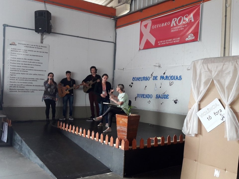 Quatro equipes da Unidade da Aurora em Xaxim (SC) abordaram o tema violência no Concurso de Paródias