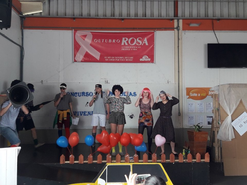 Quatro equipes da Unidade da Aurora em Xaxim (SC) abordaram o tema violência no Concurso de Paródias