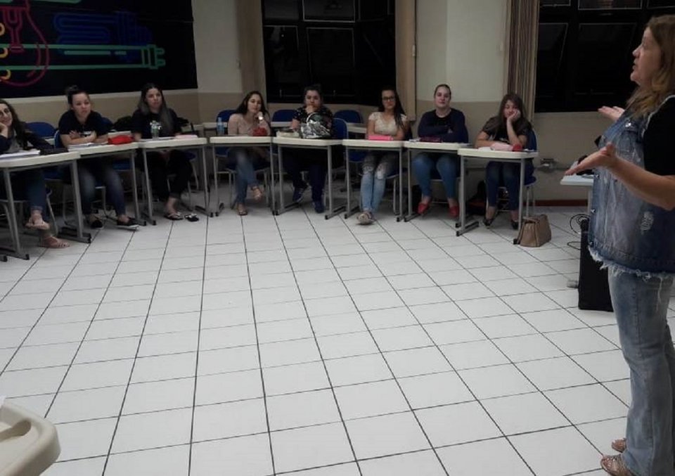 Programa Roda de Leitura comemora Semana Nacional do Livro e da Biblioteca