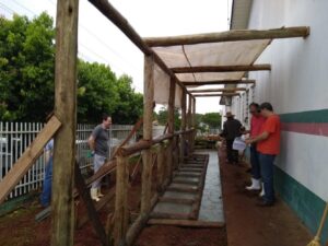 Equipe Rede da Cooperação constrói dois jardins sensoriais em instituições de Pinhalzinho (SC)