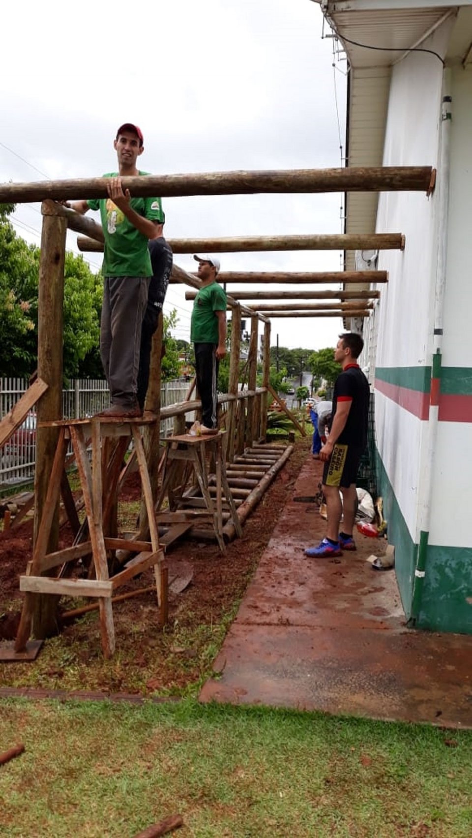 Equipe Rede da Cooperação constrói dois jardins sensoriais em instituições de Pinhalzinho (SC)