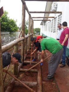 Equipe Rede da Cooperação constrói dois jardins sensoriais em instituições de Pinhalzinho (SC)