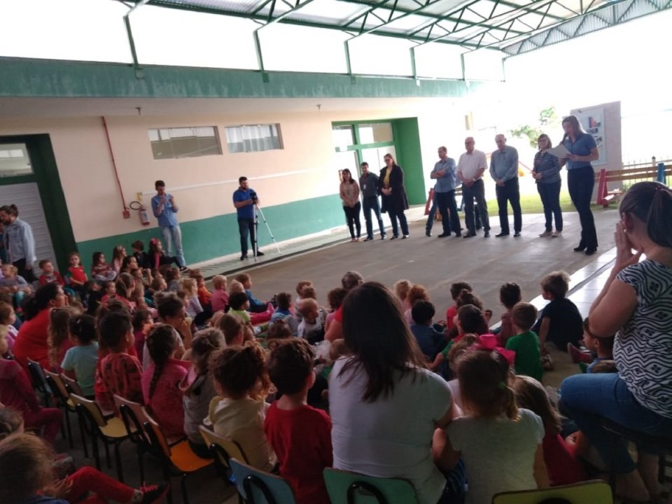 Equipe Rede da Cooperação constrói dois jardins sensoriais em instituições de Pinhalzinho (SC)