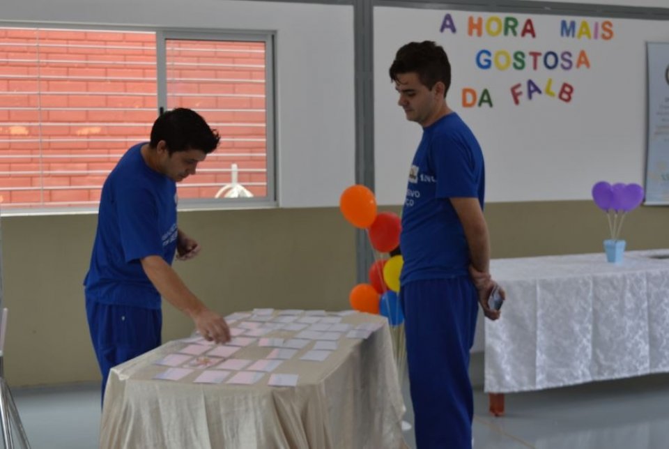 Empregados do Incubatório Chapecó participam da Hora mais Gostosa da FALB