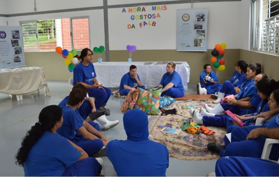 Empregados do Incubatório Chapecó participam da Hora mais Gostosa da FALB