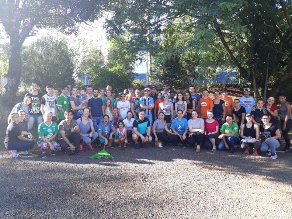 Voluntários da Aurora de Chapecó e Guatambu realizam atividades no Centro de Convivência do Idoso