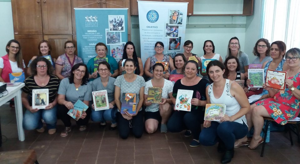 Roda de Leitura promove curso de Contação de Histórias na APAE de Xaxim