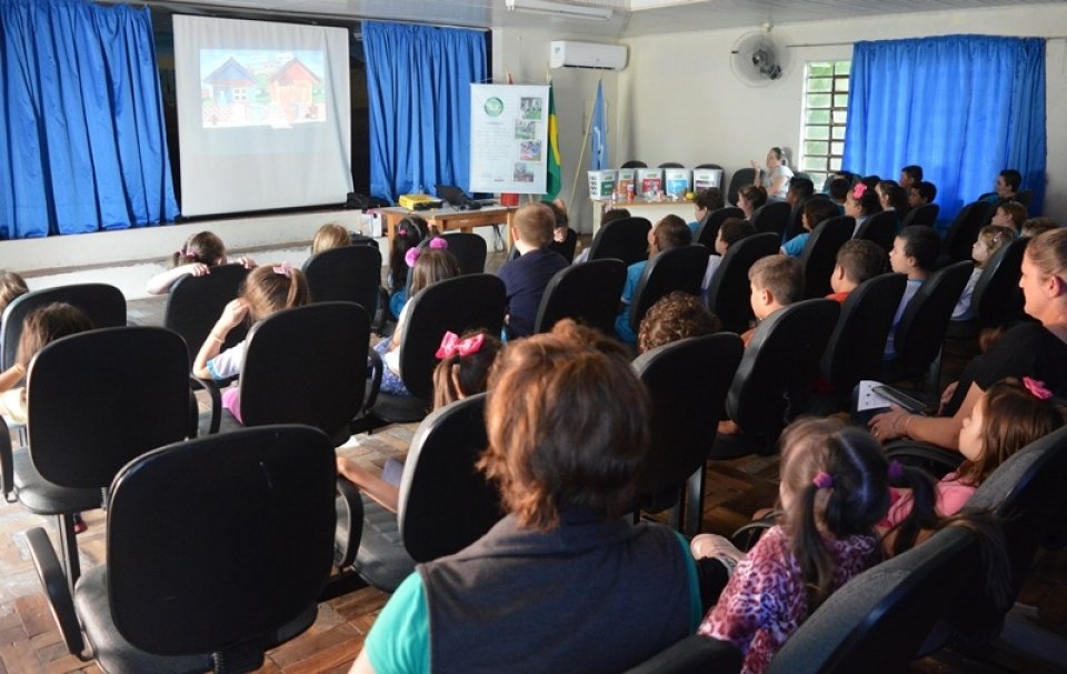 Eco Cooperação na E.E.B. Luiza Santin de Chapecó