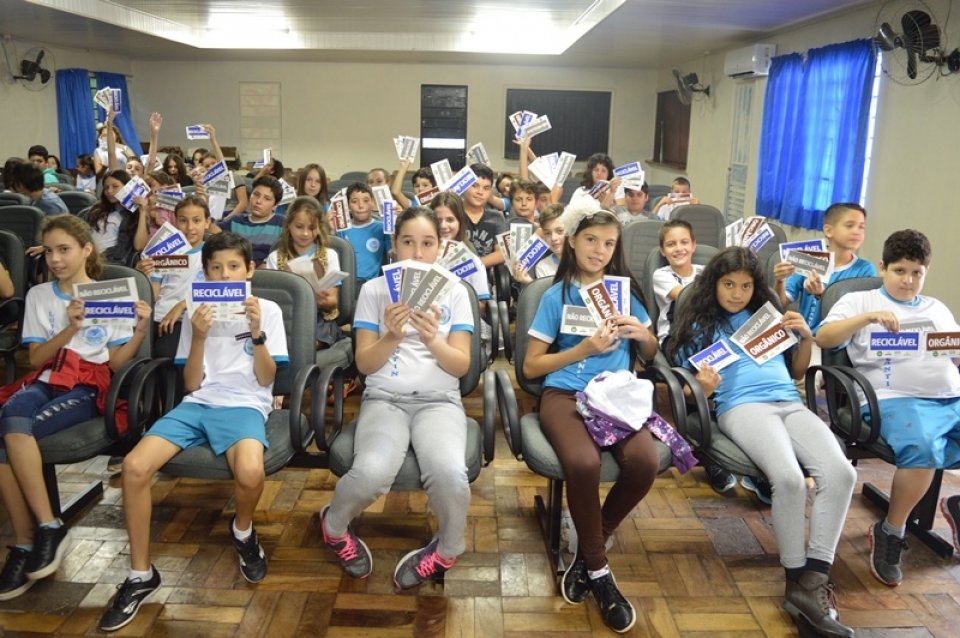 Eco Cooperação na E.E.B. Luiza Santin de Chapecó