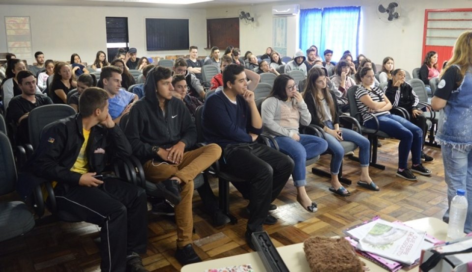 Leitura e Contação de Histórias na E.E.B. Luiza Santin