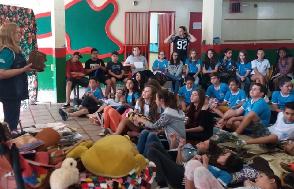 Leitura e Contação de Histórias na E.E.B. Luiza Santin