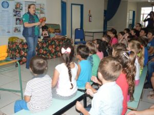 Kombi Biblioteca atende cidades de Santa Catarina e Rio Grande do Sul