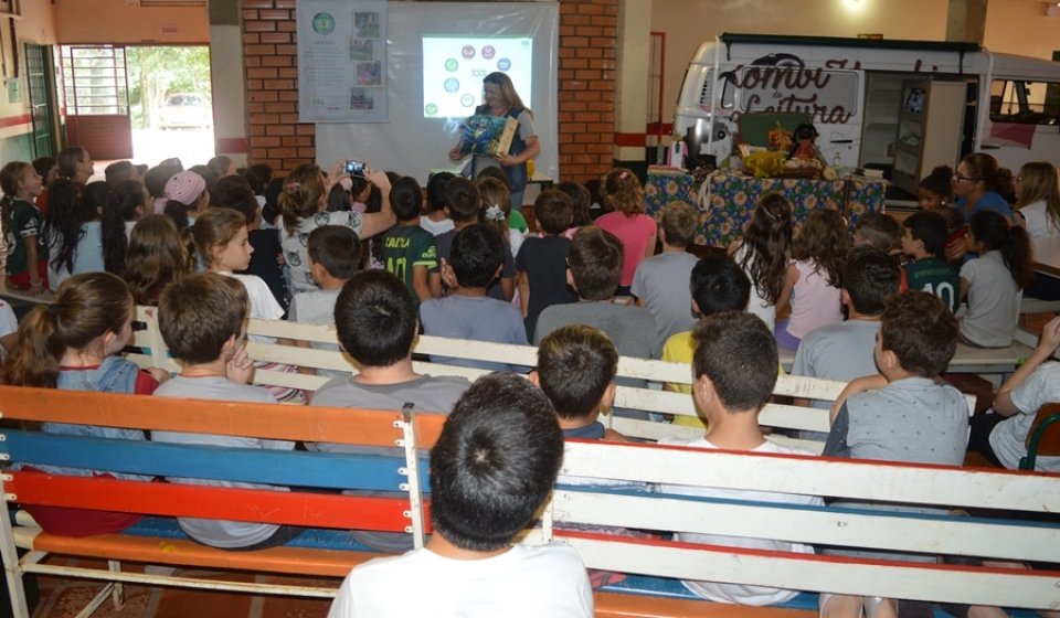 Kombi Biblioteca atende cidades de Santa Catarina e Rio Grande do Sul