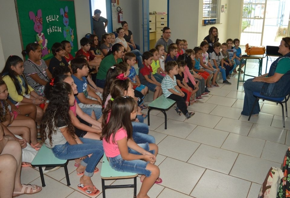 Kombi Biblioteca atende cidades de Santa Catarina e Rio Grande do Sul