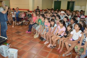 Kombi Biblioteca atende cidades de Santa Catarina e Rio Grande do Sul